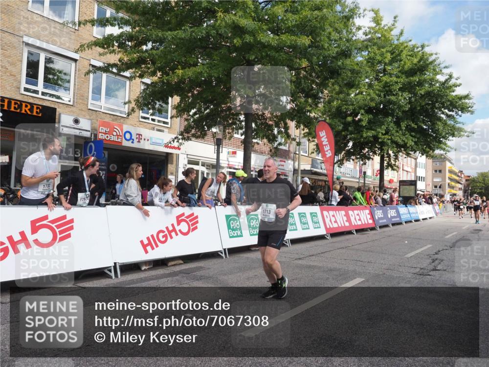 15.09.2024 - PSD Bank Halbmarathon Miley Keyser http://msf.ph/oto/7067308 15.09.2024 12:18:28 Ziel 1713, 2085, 2351, 2450, 3048, 3064, 3074, 3093, 3095, 3141, 3453, 3454 meine-sportfotos.de