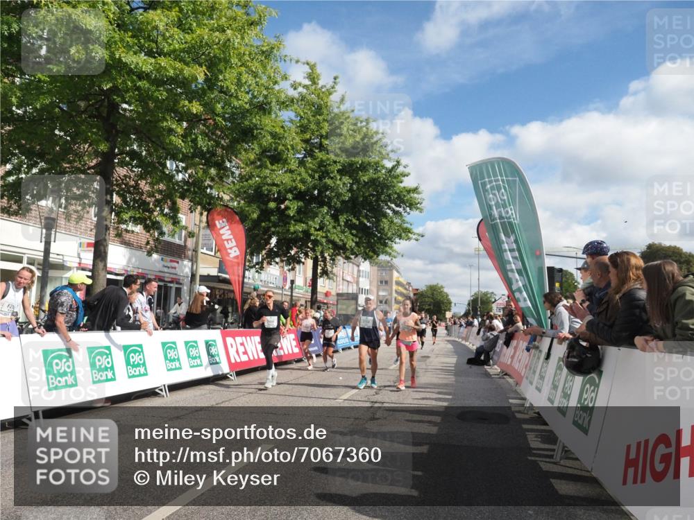 15.09.2024 - PSD Bank Halbmarathon Miley Keyser http://msf.ph/oto/7067360 15.09.2024 12:18:34 Ziel 1713, 1853, 2154, 2266, 2351, 2450, 3064, 3093, 3136, 3141, 3453, 3454, 3472, 3533 meine-sportfotos.de