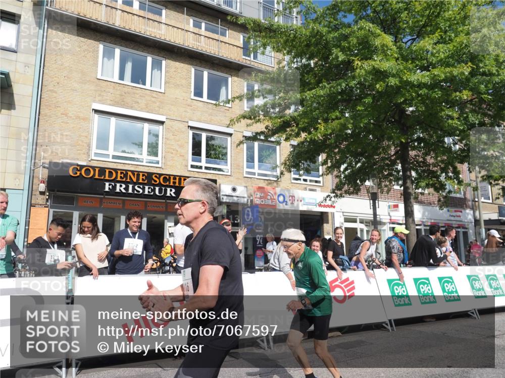 15.09.2024 - PSD Bank Halbmarathon Miley Keyser http://msf.ph/oto/7067597 15.09.2024 12:18:45 Ziel 802, 1853, 2016, 2023, 2086, 2154, 2232, 2266, 3094, 3136, 3141, 3221, 3453, 3454, 3472, 3533 meine-sportfotos.de