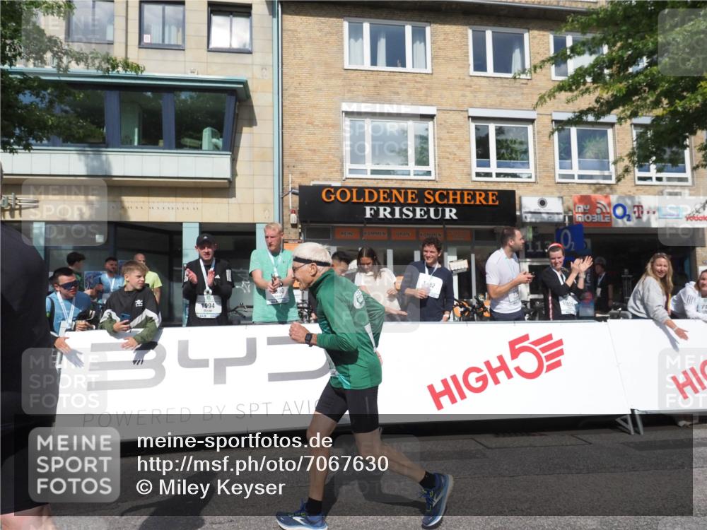15.09.2024 - PSD Bank Halbmarathon Miley Keyser http://msf.ph/oto/7067630 15.09.2024 12:18:45 Ziel 802, 1853, 2016, 2023, 2086, 2154, 2232, 2266, 3094, 3136, 3141, 3221, 3453, 3454, 3472, 3533 meine-sportfotos.de
