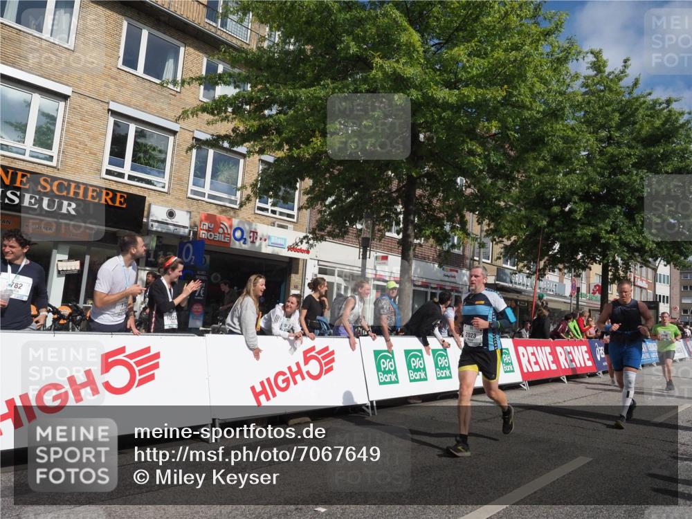 15.09.2024 - PSD Bank Halbmarathon Miley Keyser http://msf.ph/oto/7067649 15.09.2024 12:18:47 Ziel 802, 1853, 2016, 2023, 2086, 2154, 2232, 2266, 3094, 3136, 3141, 3221, 3453, 3454, 3472, 3533 meine-sportfotos.de