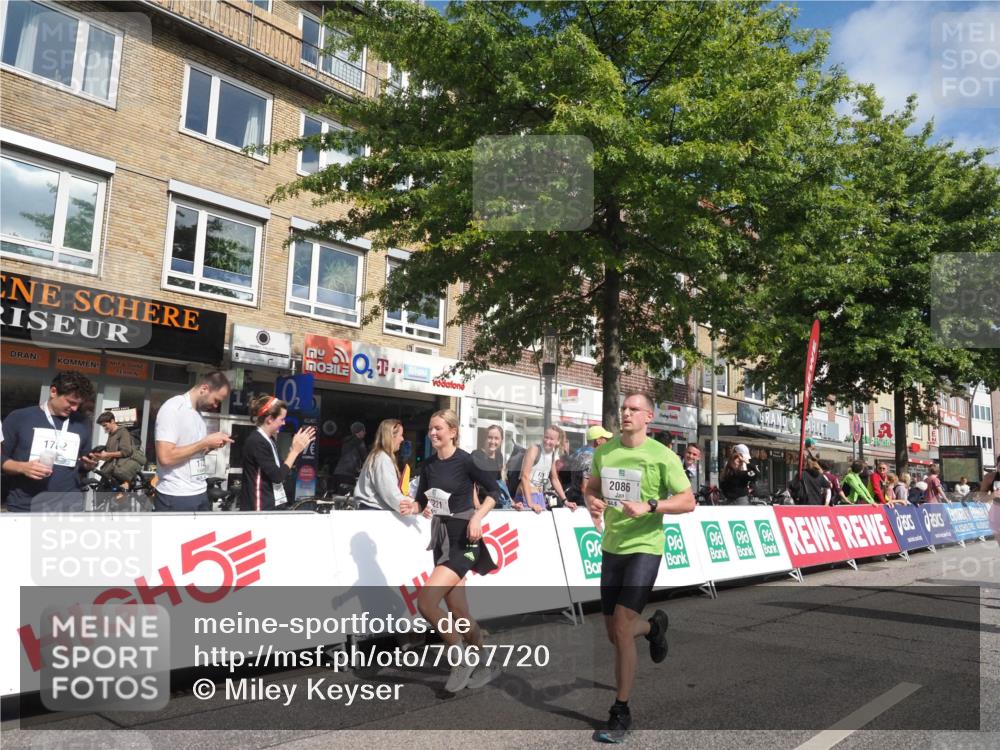 15.09.2024 - PSD Bank Halbmarathon Miley Keyser http://msf.ph/oto/7067720 15.09.2024 12:18:50 Ziel 802, 1853, 2016, 2023, 2086, 2149, 2154, 2232, 2266, 3094, 3136, 3221, 3472, 3533 meine-sportfotos.de