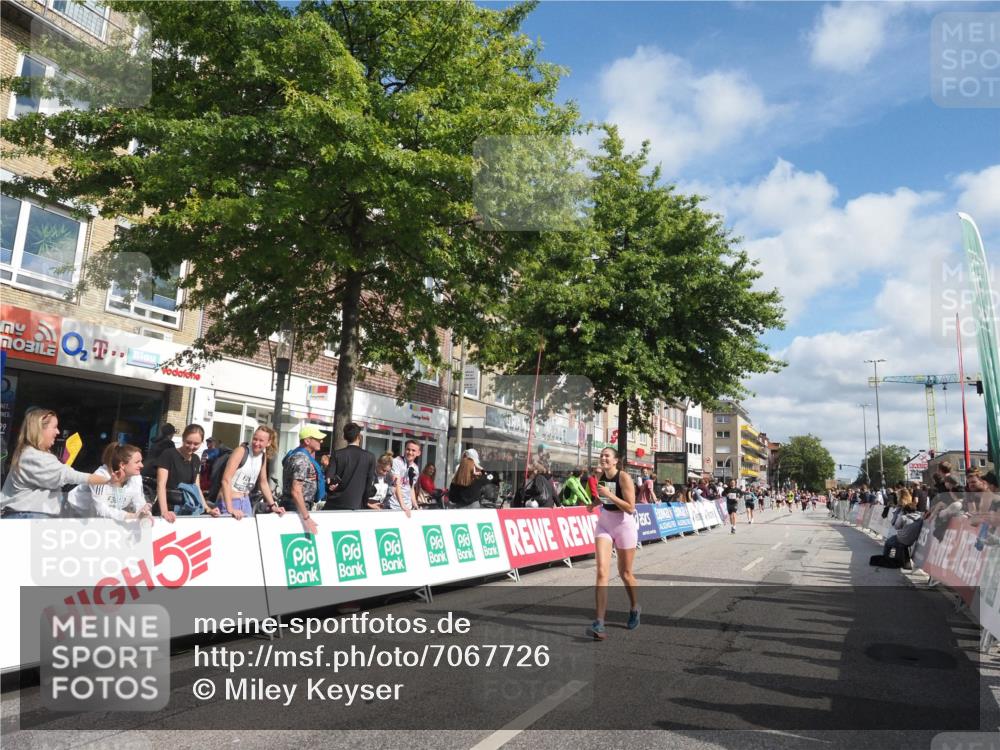15.09.2024 - PSD Bank Halbmarathon Miley Keyser http://msf.ph/oto/7067726 15.09.2024 12:18:51 Ziel 802, 1853, 2016, 2023, 2086, 2149, 2154, 2232, 2266, 2821, 3094, 3136, 3221, 3472, 3533 meine-sportfotos.de