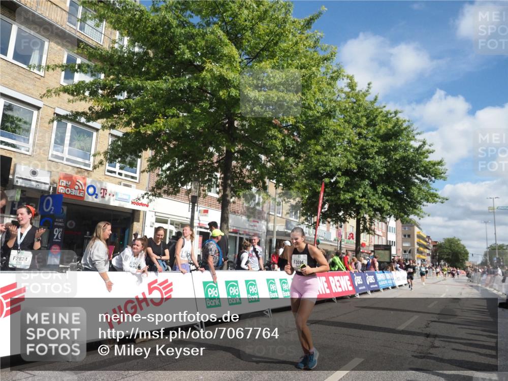 15.09.2024 - PSD Bank Halbmarathon Miley Keyser http://msf.ph/oto/7067764 15.09.2024 12:18:52 Ziel 802, 1853, 2016, 2023, 2086, 2149, 2232, 2266, 2821, 3094, 3221, 3472, 3500, 3533 meine-sportfotos.de