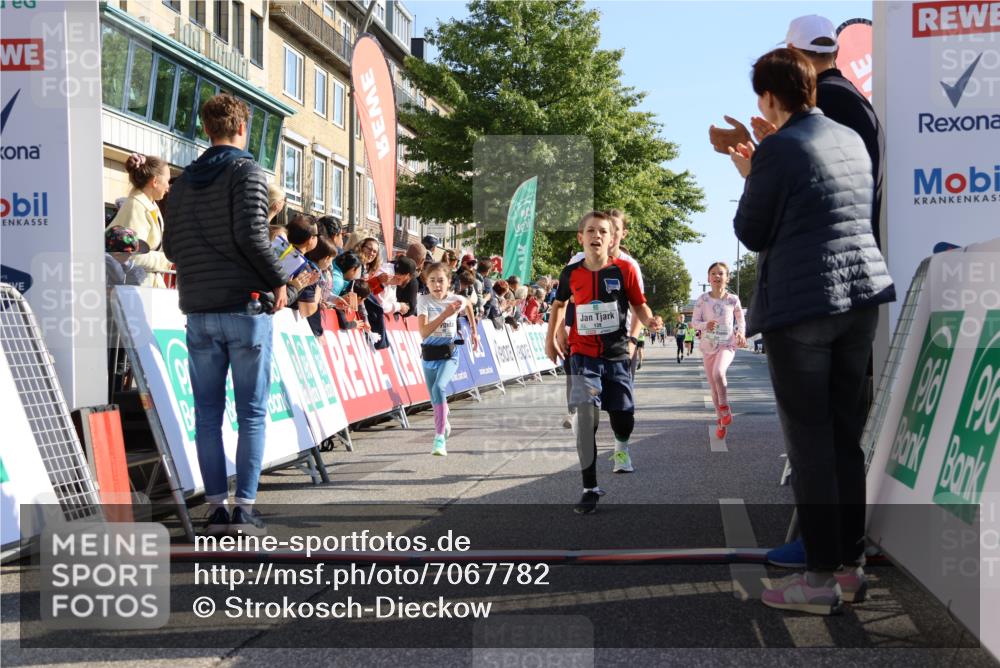 15.09.2024 - PSD Bank Halbmarathon Strokosch-Dieckow http://msf.ph/oto/7067782 15.09.2024 10:27:31 Ziel 48, 87, 136, 139, 198, 210, 219, 233, 268, 272 meine-sportfotos.de