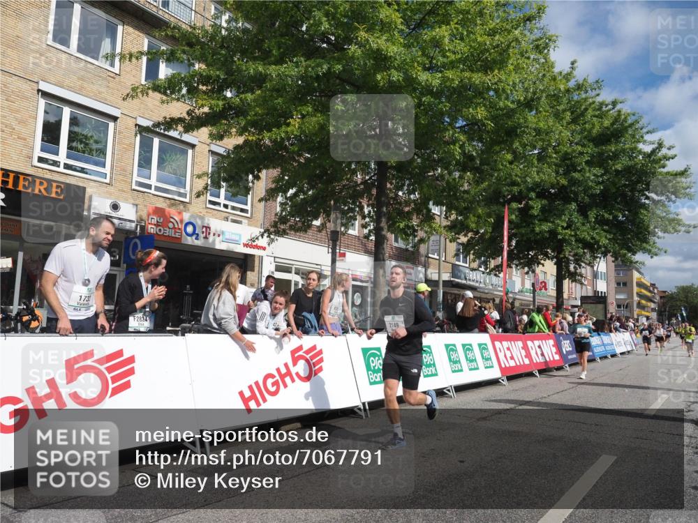 15.09.2024 - PSD Bank Halbmarathon Miley Keyser http://msf.ph/oto/7067791 15.09.2024 12:18:59 Ziel 802, 1728, 1729, 2016, 2023, 2086, 2149, 2232, 2412, 2821, 3094, 3106, 3221, 3258, 3419, 3500, 3561 meine-sportfotos.de
