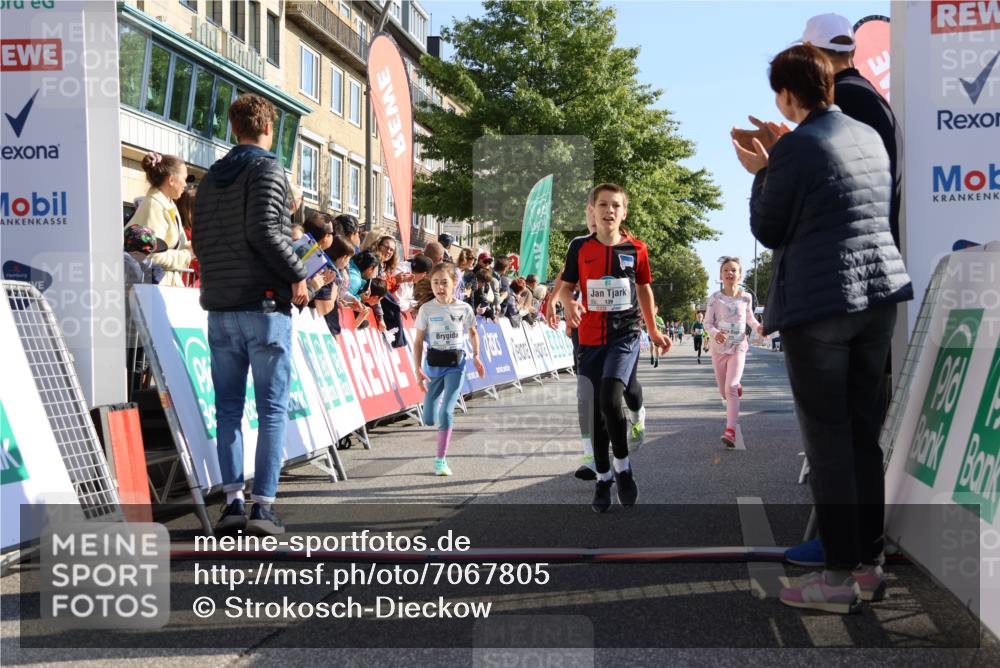 15.09.2024 - PSD Bank Halbmarathon Strokosch-Dieckow http://msf.ph/oto/7067805 15.09.2024 10:27:31 Ziel 48, 87, 136, 139, 198, 210, 219, 233, 268, 272 meine-sportfotos.de