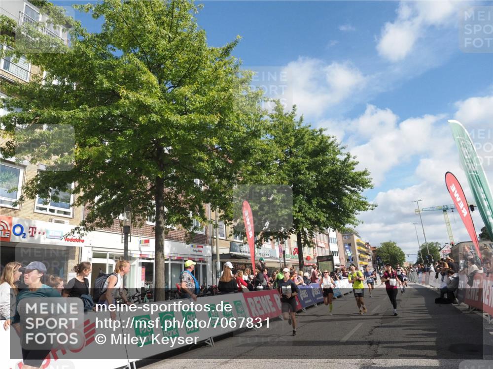 15.09.2024 - PSD Bank Halbmarathon Miley Keyser http://msf.ph/oto/7067831 15.09.2024 12:19:03 Ziel 1728, 1729, 2149, 2412, 2821, 3094, 3106, 3258, 3419, 3446, 3447, 3500, 3561 meine-sportfotos.de