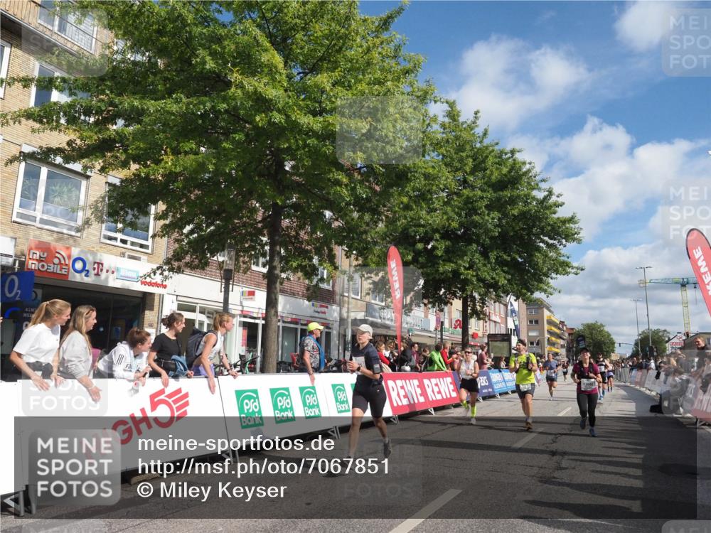 15.09.2024 - PSD Bank Halbmarathon Miley Keyser http://msf.ph/oto/7067851 15.09.2024 12:19:04 Ziel 1728, 1729, 2149, 2412, 2821, 3094, 3106, 3258, 3419, 3446, 3447, 3500, 3561 meine-sportfotos.de