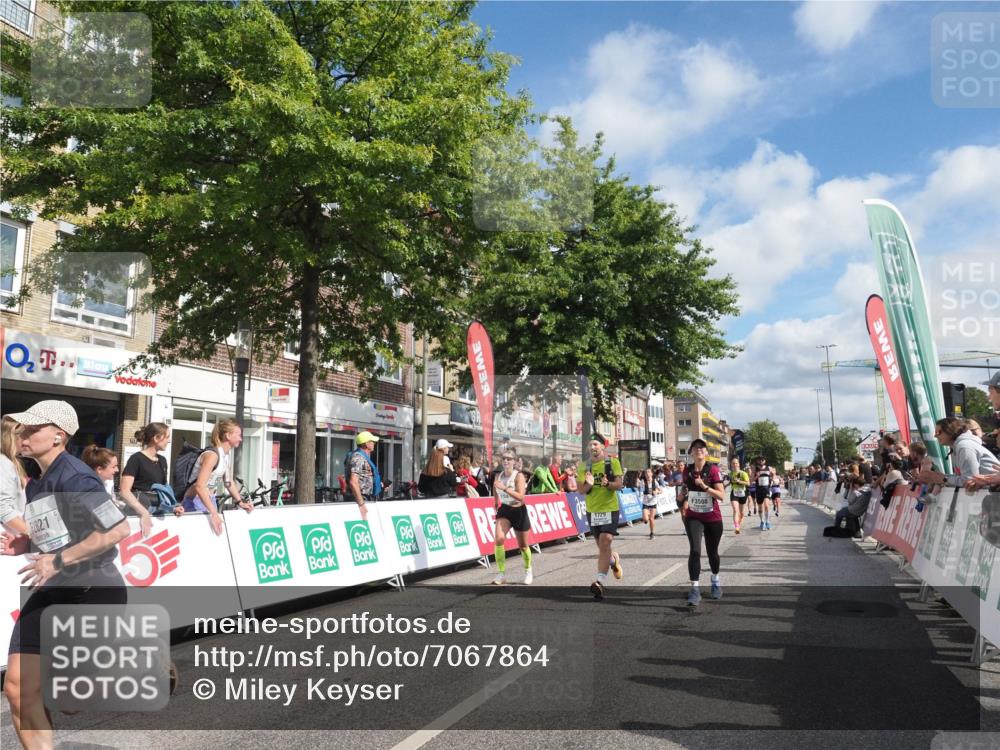 15.09.2024 - PSD Bank Halbmarathon Miley Keyser http://msf.ph/oto/7067864 15.09.2024 12:19:05 Ziel 1728, 1729, 2149, 2412, 2821, 3094, 3106, 3258, 3419, 3446, 3447, 3500, 3561 meine-sportfotos.de