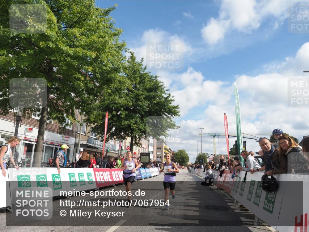 15.09.2024 - PSD Bank Halbmarathon Miley Keyser http://msf.ph/oto/7067954 15.09.2024 12:19:11 Ziel 1728, 1729, 1828, 2149, 2412, 2821, 3103, 3106, 3258, 3419, 3446, 3447, 3500, 3561 meine-sportfotos.de