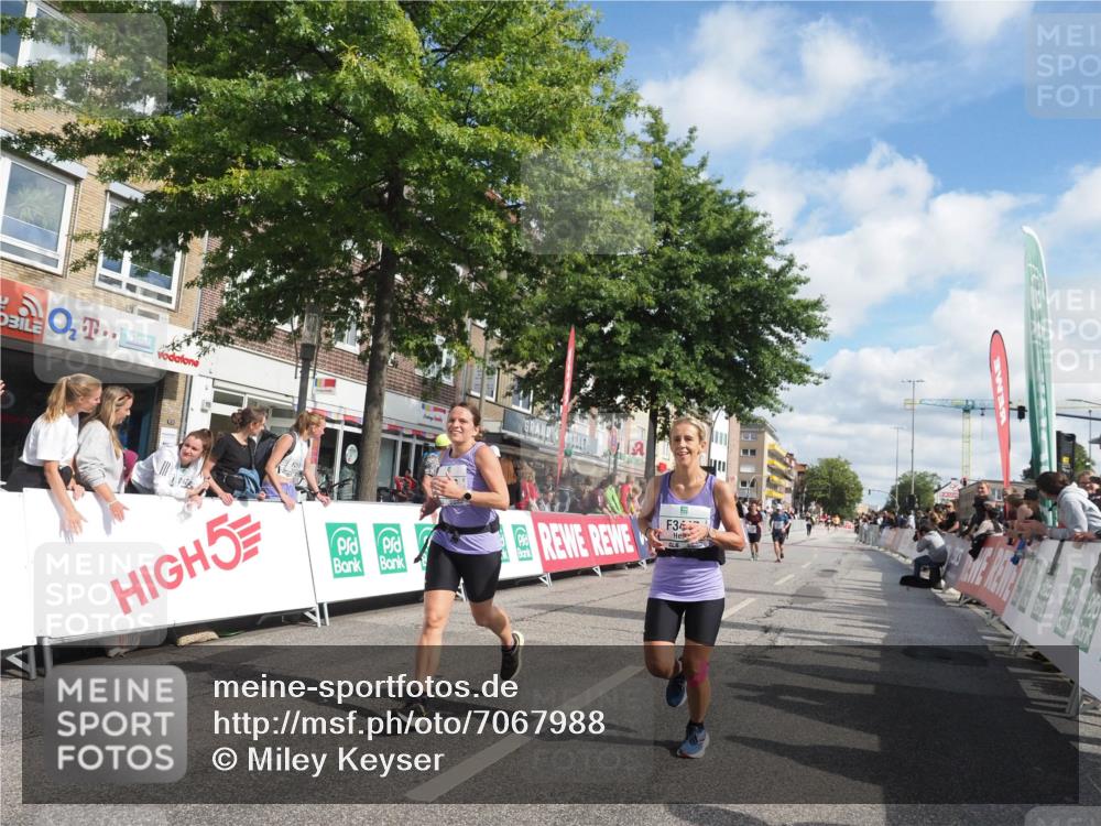 15.09.2024 - PSD Bank Halbmarathon Miley Keyser http://msf.ph/oto/7067988 15.09.2024 12:19:12 Ziel 1728, 1729, 1828, 2149, 2412, 2821, 3103, 3106, 3258, 3419, 3446, 3447, 3500, 3561 meine-sportfotos.de