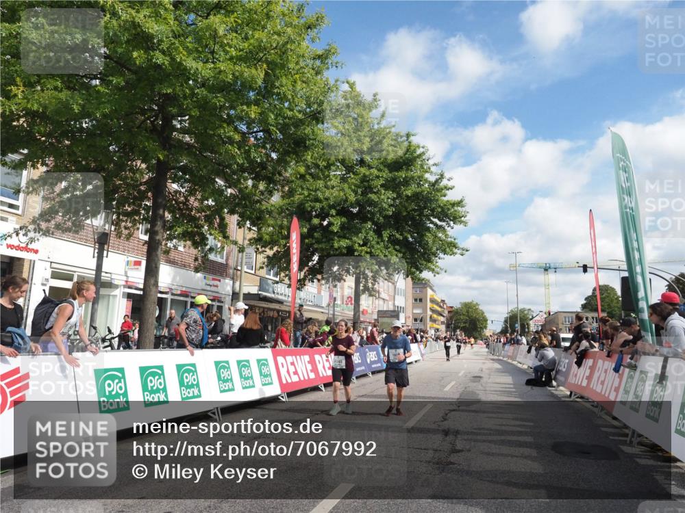 15.09.2024 - PSD Bank Halbmarathon Miley Keyser http://msf.ph/oto/7067992 15.09.2024 12:19:16 Ziel 1728, 1828, 2412, 3103, 3106, 3373, 3419, 3446, 3447 meine-sportfotos.de