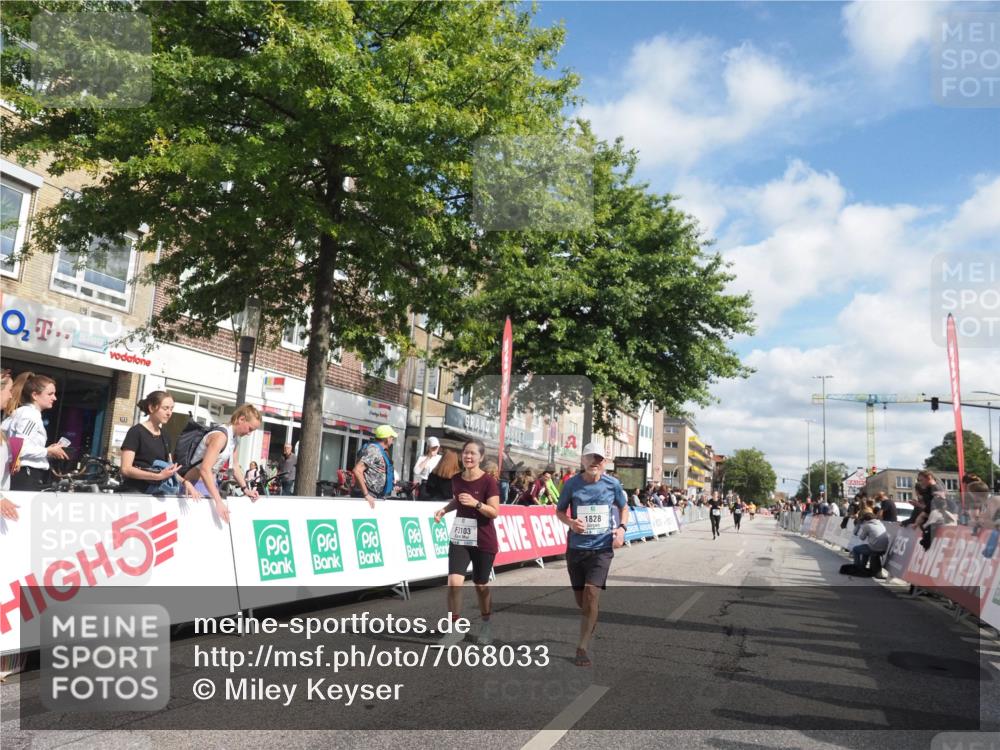 15.09.2024 - PSD Bank Halbmarathon Miley Keyser http://msf.ph/oto/7068033 15.09.2024 12:19:18 Ziel 1828, 3092, 3103, 3373, 3419, 3446, 3447 meine-sportfotos.de