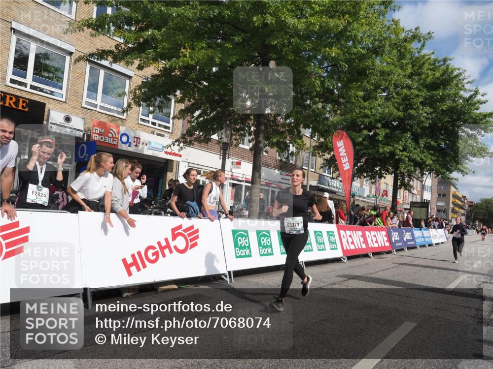 15.09.2024 - PSD Bank Halbmarathon Miley Keyser http://msf.ph/oto/7068074 15.09.2024 12:19:26 Ziel 1828, 3092, 3103, 3373 meine-sportfotos.de