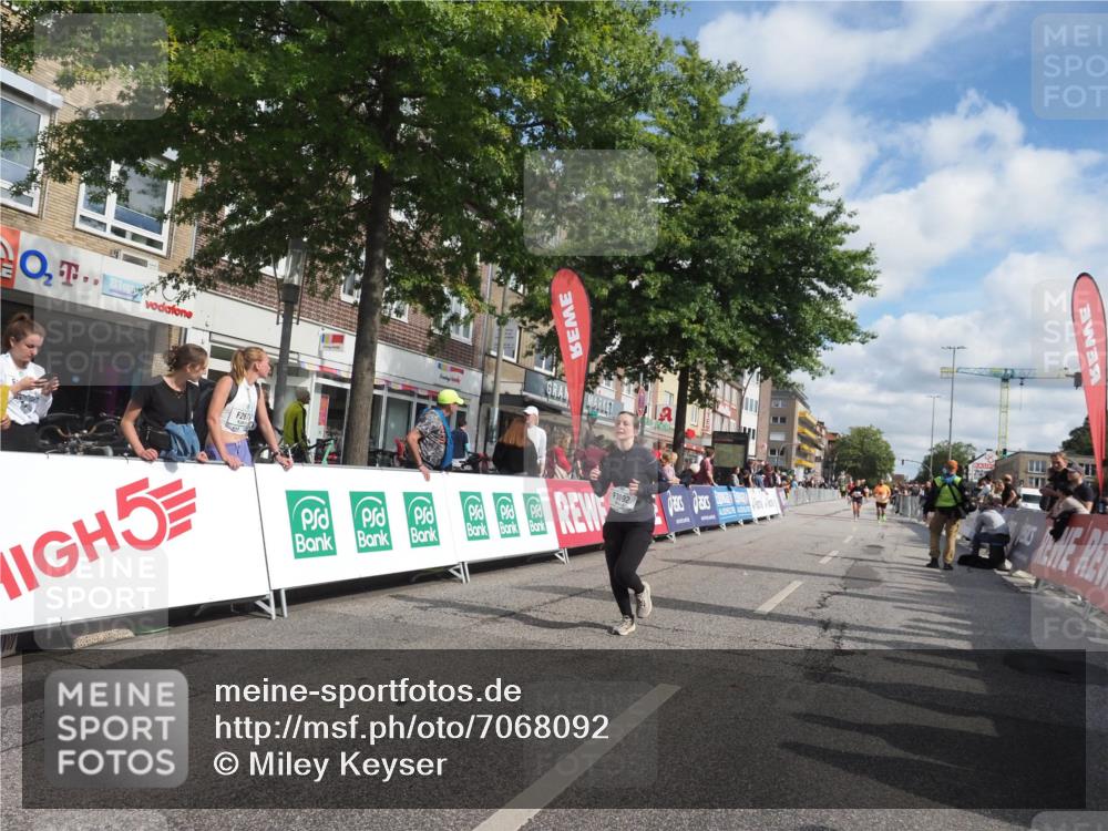 15.09.2024 - PSD Bank Halbmarathon Miley Keyser http://msf.ph/oto/7068092 15.09.2024 12:19:28 Ziel 1828, 3092, 3103, 3373 meine-sportfotos.de