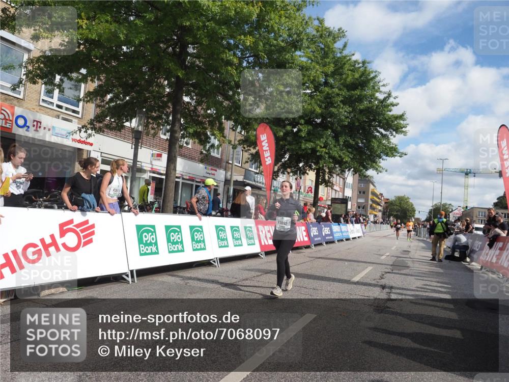 15.09.2024 - PSD Bank Halbmarathon Miley Keyser http://msf.ph/oto/7068097 15.09.2024 12:19:29 Ziel 1828, 3092, 3103, 3373 meine-sportfotos.de