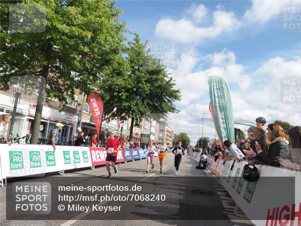 15.09.2024 - PSD Bank Halbmarathon Miley Keyser http://msf.ph/oto/7068240 15.09.2024 12:19:49 Ziel 1613, 2025, 2867, 2903, 3394, 3436 meine-sportfotos.de
