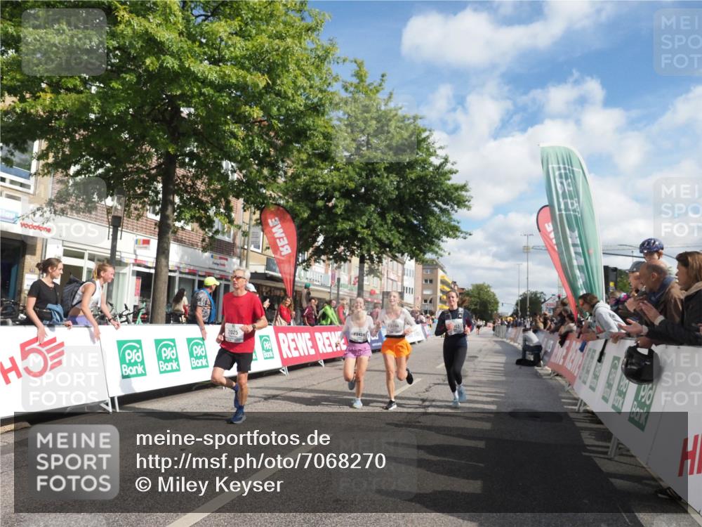15.09.2024 - PSD Bank Halbmarathon Miley Keyser http://msf.ph/oto/7068270 15.09.2024 12:19:50 Ziel 1613, 2025, 2867, 2903, 3394, 3436 meine-sportfotos.de