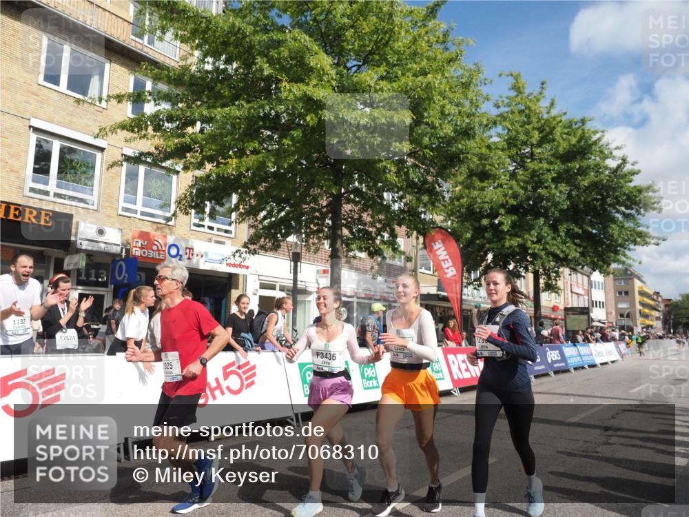 15.09.2024 - PSD Bank Halbmarathon Miley Keyser http://msf.ph/oto/7068310 15.09.2024 12:19:52 Ziel 1613, 2025, 2867, 2903, 3394, 3436, 3440 meine-sportfotos.de