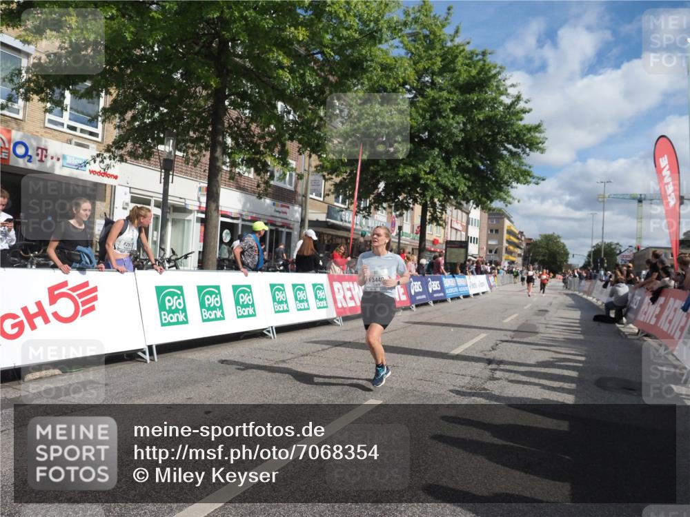 15.09.2024 - PSD Bank Halbmarathon Miley Keyser http://msf.ph/oto/7068354 15.09.2024 12:20:03 Ziel 2025, 2295, 2739, 3085, 3152, 3440 meine-sportfotos.de