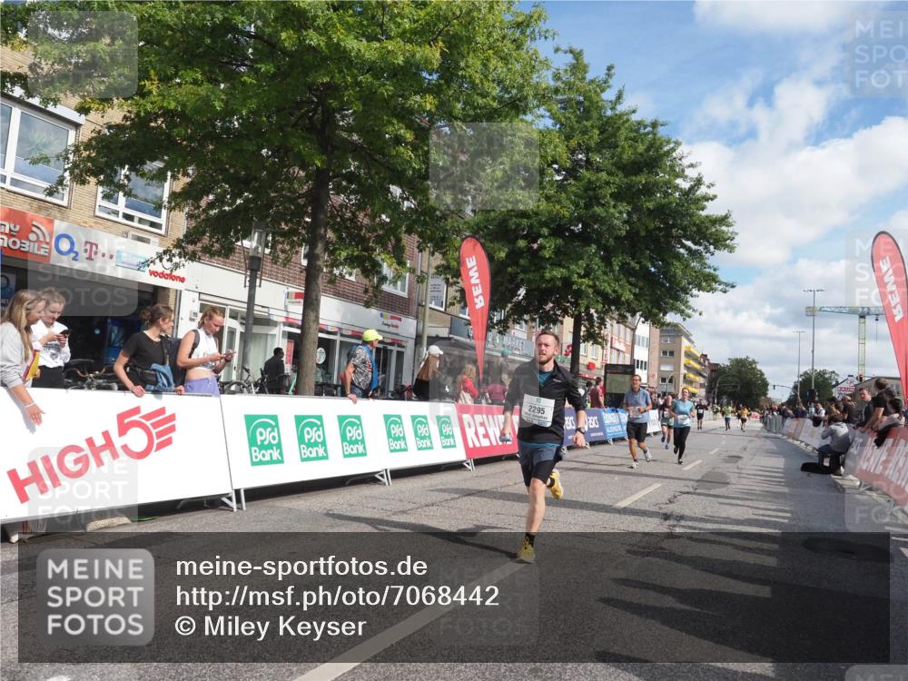 15.09.2024 - PSD Bank Halbmarathon Miley Keyser http://msf.ph/oto/7068442 15.09.2024 12:20:14 Ziel 2215, 2295, 2739, 3085, 3152, 3540 meine-sportfotos.de