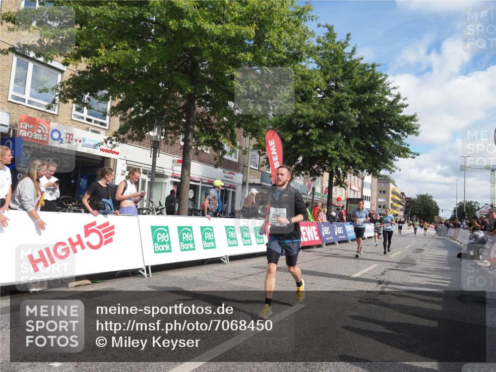 15.09.2024 - PSD Bank Halbmarathon Miley Keyser http://msf.ph/oto/7068450 15.09.2024 12:20:15 Ziel 2215, 2295, 2739, 3085, 3152, 3540 meine-sportfotos.de