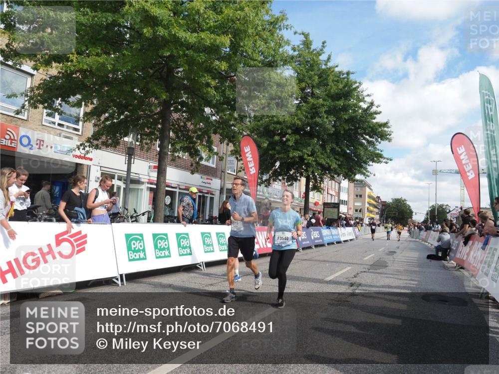 15.09.2024 - PSD Bank Halbmarathon Miley Keyser http://msf.ph/oto/7068491 15.09.2024 12:20:17 Ziel 2215, 2295, 2739, 3085, 3152, 3231, 3540 meine-sportfotos.de