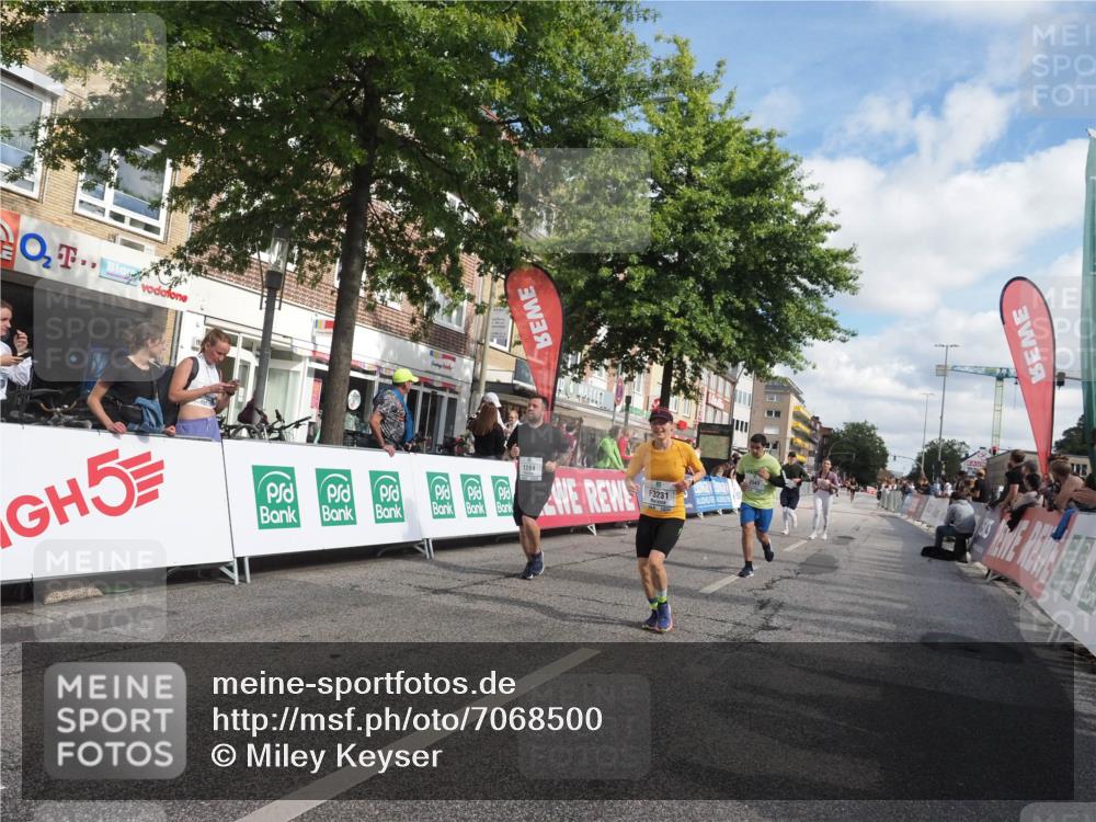 15.09.2024 - PSD Bank Halbmarathon Miley Keyser http://msf.ph/oto/7068500 15.09.2024 12:20:26 Ziel 1284, 2215, 2525, 2543, 3231, 3483, 3540 meine-sportfotos.de
