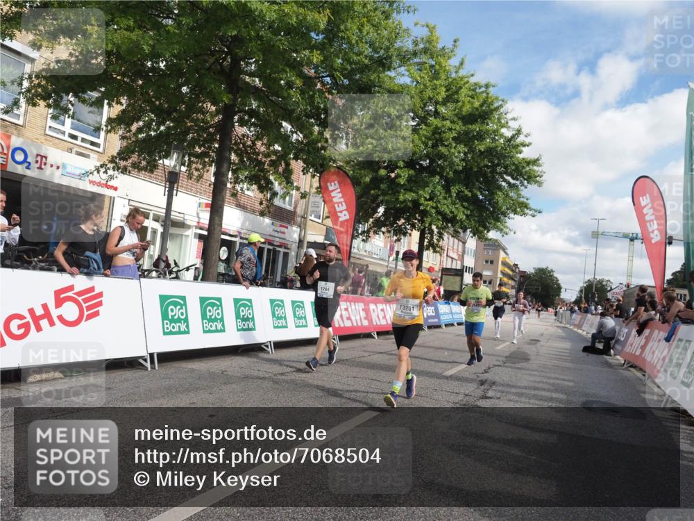 15.09.2024 - PSD Bank Halbmarathon Miley Keyser http://msf.ph/oto/7068504 15.09.2024 12:20:26 Ziel 1284, 2215, 2525, 2543, 3231, 3483, 3540 meine-sportfotos.de