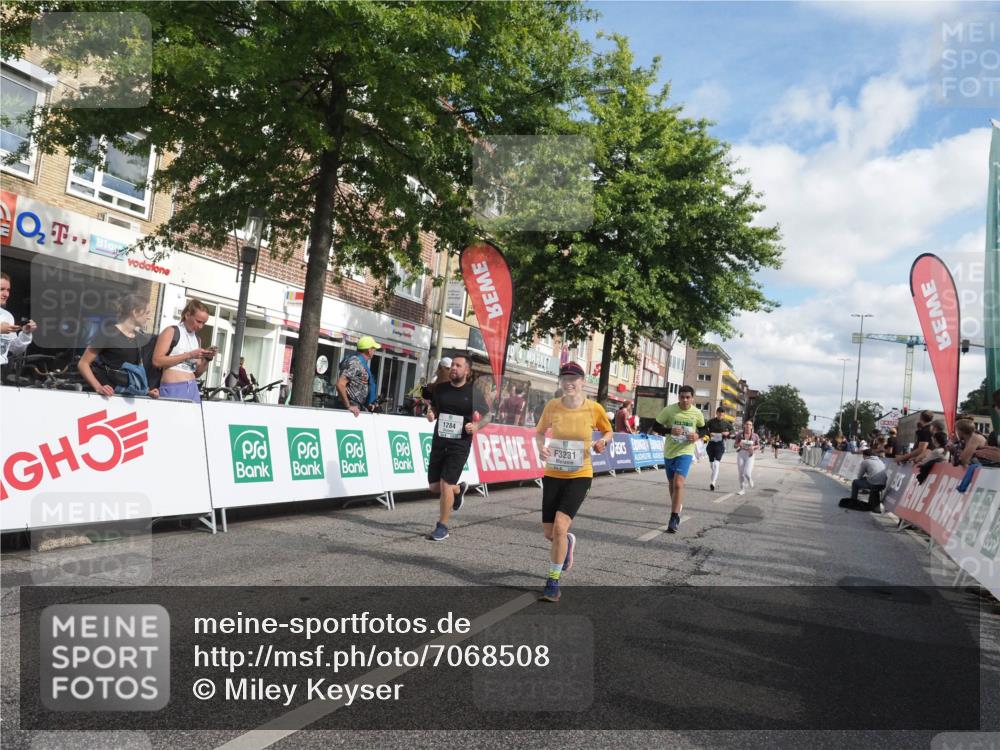15.09.2024 - PSD Bank Halbmarathon Miley Keyser http://msf.ph/oto/7068508 15.09.2024 12:20:27 Ziel 1284, 2215, 2525, 2543, 3231, 3483 meine-sportfotos.de