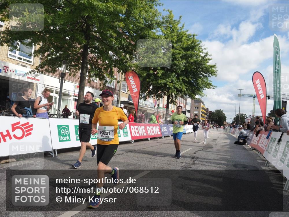 15.09.2024 - PSD Bank Halbmarathon Miley Keyser http://msf.ph/oto/7068512 15.09.2024 12:20:27 Ziel 1284, 2215, 2525, 2543, 3231, 3483 meine-sportfotos.de