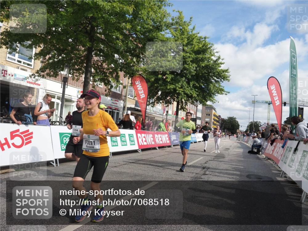 15.09.2024 - PSD Bank Halbmarathon Miley Keyser http://msf.ph/oto/7068518 15.09.2024 12:20:27 Ziel 1284, 2215, 2525, 2543, 3231, 3483 meine-sportfotos.de