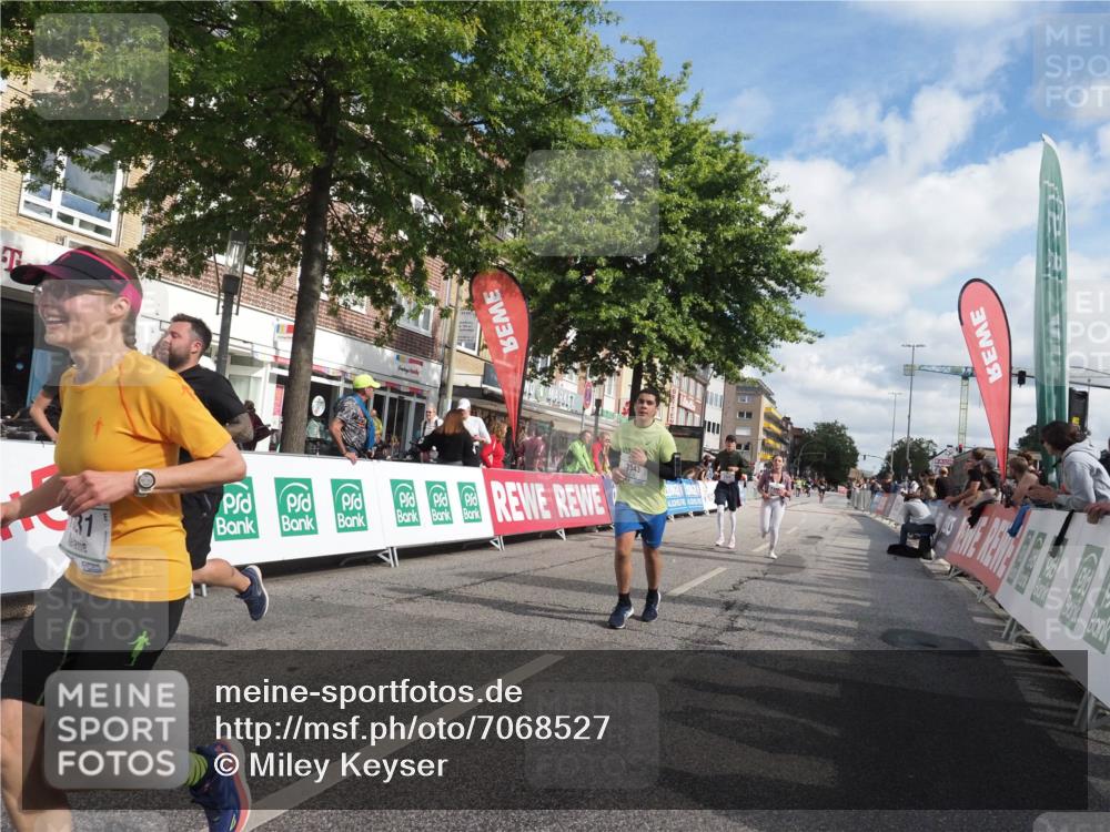15.09.2024 - PSD Bank Halbmarathon Miley Keyser http://msf.ph/oto/7068527 15.09.2024 12:20:28 Ziel 1284, 2215, 2525, 2543, 3231, 3483 meine-sportfotos.de