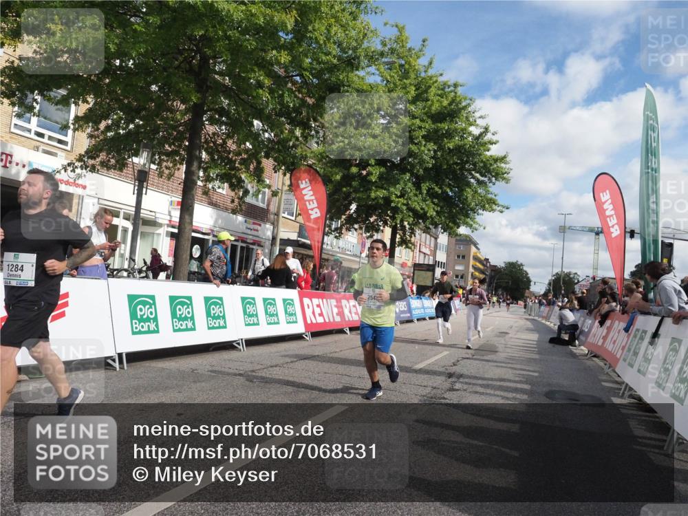 15.09.2024 - PSD Bank Halbmarathon Miley Keyser http://msf.ph/oto/7068531 15.09.2024 12:20:28 Ziel 1284, 2215, 2525, 2543, 3231, 3483 meine-sportfotos.de