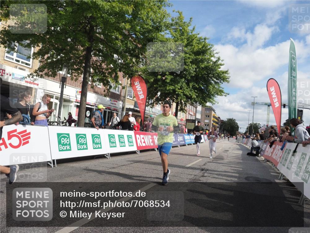 15.09.2024 - PSD Bank Halbmarathon Miley Keyser http://msf.ph/oto/7068534 15.09.2024 12:20:28 Ziel 1284, 2215, 2525, 2543, 3231, 3483 meine-sportfotos.de