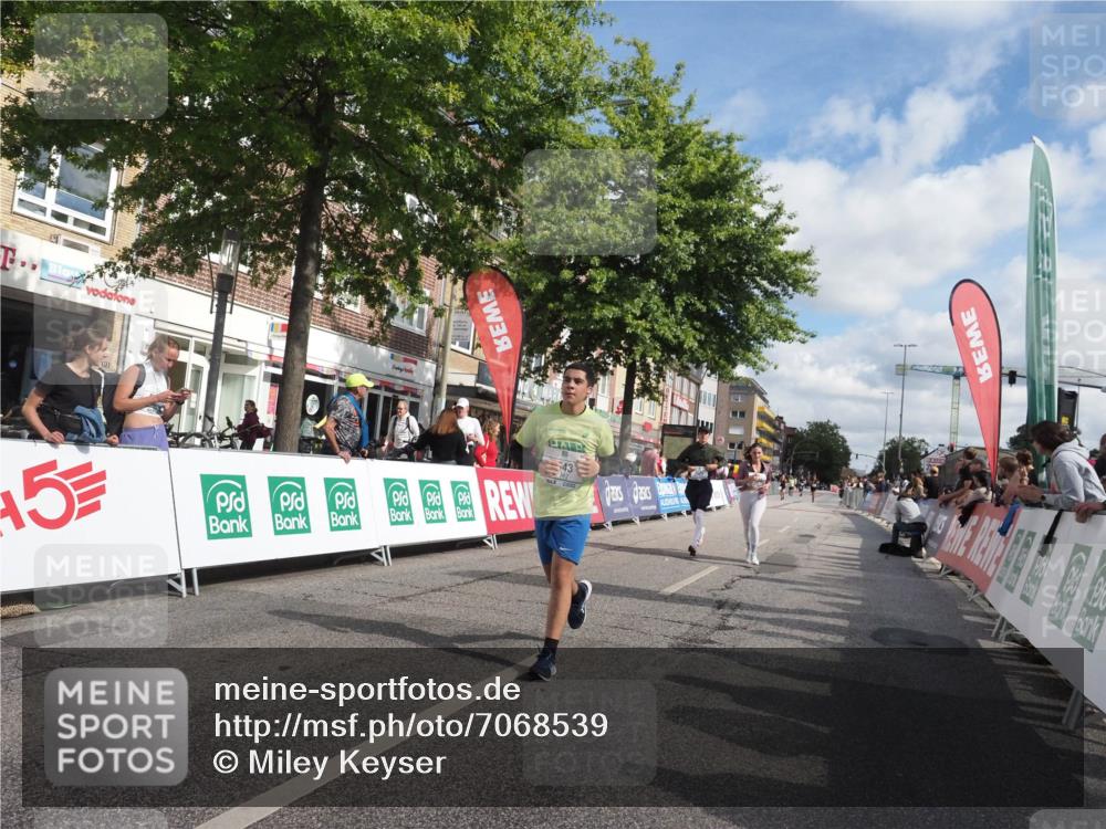 15.09.2024 - PSD Bank Halbmarathon Miley Keyser http://msf.ph/oto/7068539 15.09.2024 12:20:28 Ziel 1284, 2215, 2525, 2543, 3231, 3483 meine-sportfotos.de