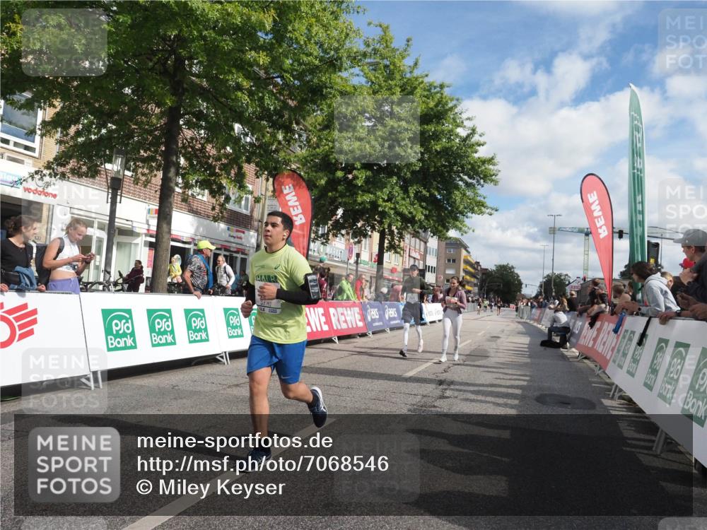 15.09.2024 - PSD Bank Halbmarathon Miley Keyser http://msf.ph/oto/7068546 15.09.2024 12:20:28 Ziel 1284, 2215, 2525, 2543, 3231, 3483 meine-sportfotos.de