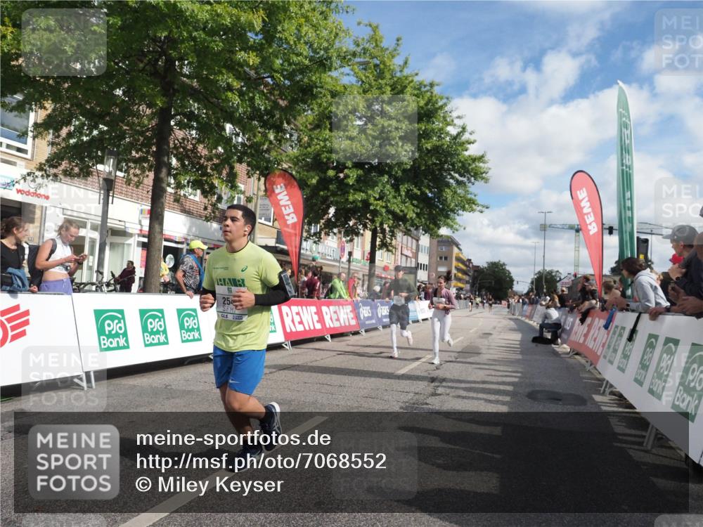 15.09.2024 - PSD Bank Halbmarathon Miley Keyser http://msf.ph/oto/7068552 15.09.2024 12:20:29 Ziel 1284, 2525, 2543, 3231, 3483 meine-sportfotos.de