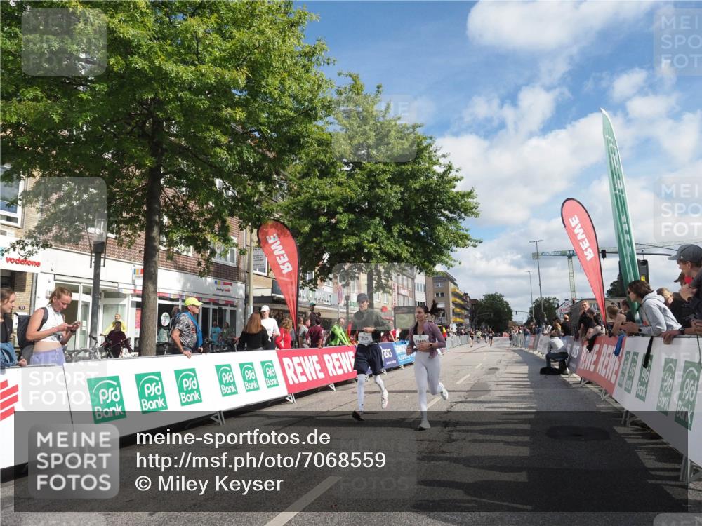 15.09.2024 - PSD Bank Halbmarathon Miley Keyser http://msf.ph/oto/7068559 15.09.2024 12:20:29 Ziel 1284, 2525, 2543, 3231, 3483 meine-sportfotos.de