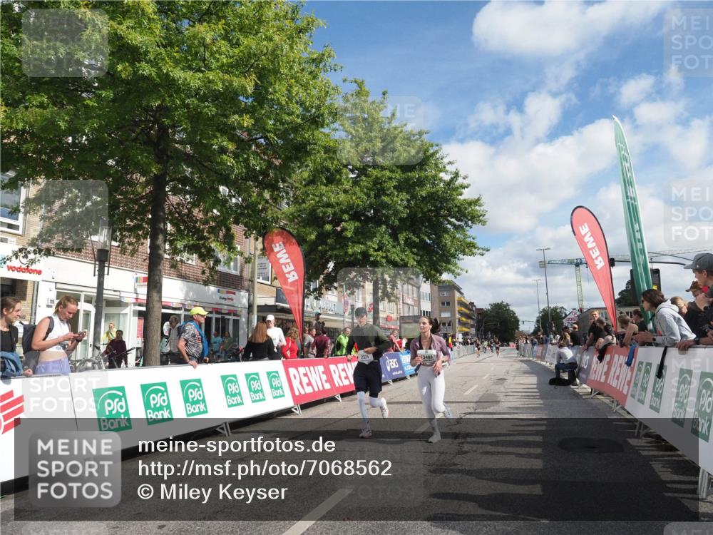15.09.2024 - PSD Bank Halbmarathon Miley Keyser http://msf.ph/oto/7068562 15.09.2024 12:20:29 Ziel 1284, 2525, 2543, 3231, 3483 meine-sportfotos.de