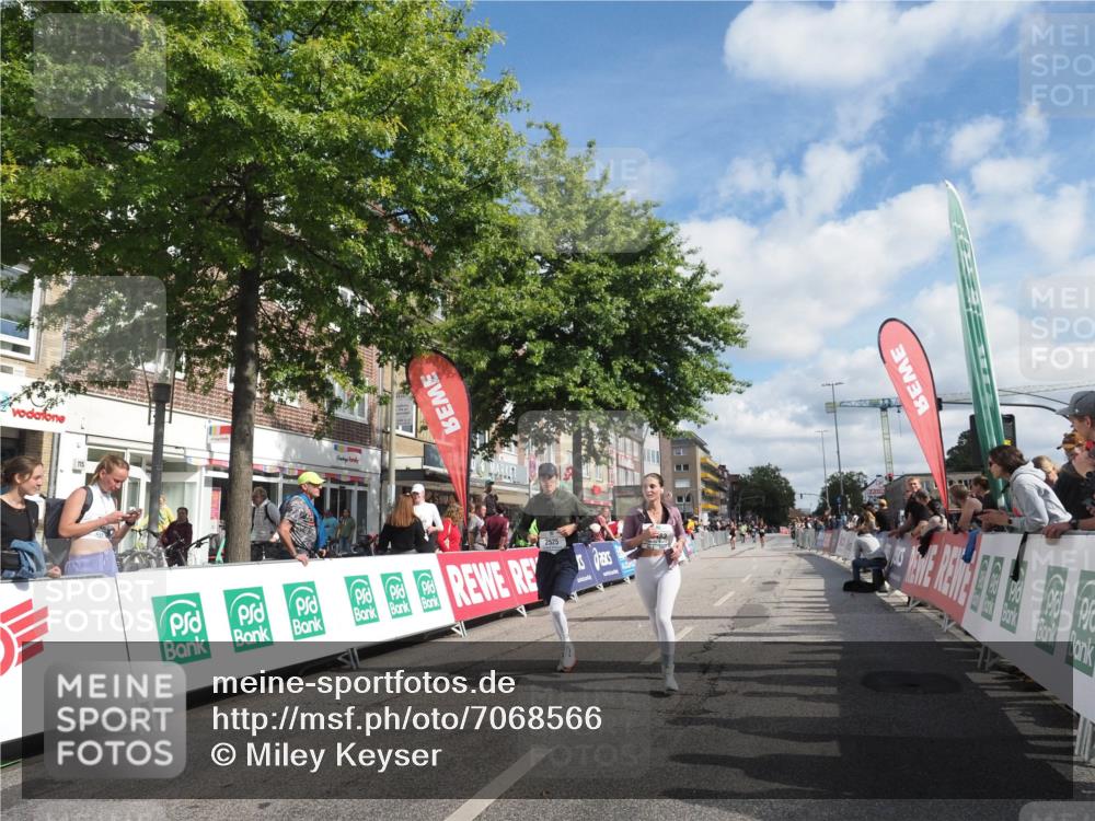 15.09.2024 - PSD Bank Halbmarathon Miley Keyser http://msf.ph/oto/7068566 15.09.2024 12:20:30 Ziel 1284, 2525, 2543, 3231, 3483 meine-sportfotos.de