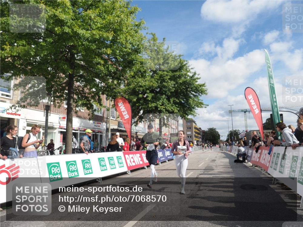 15.09.2024 - PSD Bank Halbmarathon Miley Keyser http://msf.ph/oto/7068570 15.09.2024 12:20:30 Ziel 1284, 2525, 2543, 3231, 3483 meine-sportfotos.de