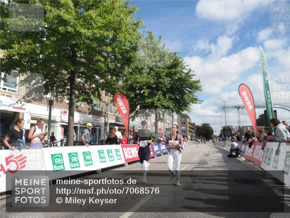 15.09.2024 - PSD Bank Halbmarathon Miley Keyser http://msf.ph/oto/7068576 15.09.2024 12:20:30 Ziel 1284, 2525, 2543, 3231, 3483 meine-sportfotos.de