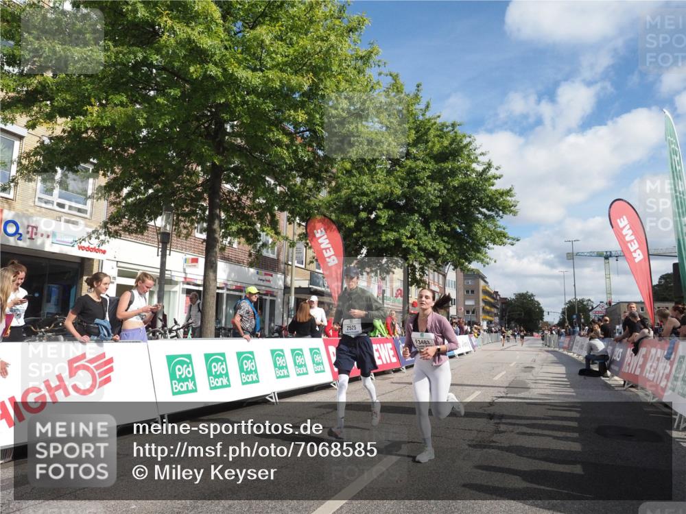 15.09.2024 - PSD Bank Halbmarathon Miley Keyser http://msf.ph/oto/7068585 15.09.2024 12:20:30 Ziel 1284, 2525, 2543, 3231, 3483 meine-sportfotos.de