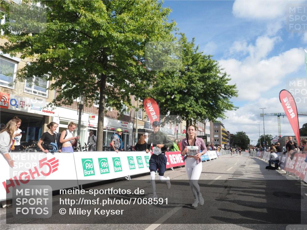 15.09.2024 - PSD Bank Halbmarathon Miley Keyser http://msf.ph/oto/7068591 15.09.2024 12:20:30 Ziel 1284, 2525, 2543, 3231, 3483 meine-sportfotos.de