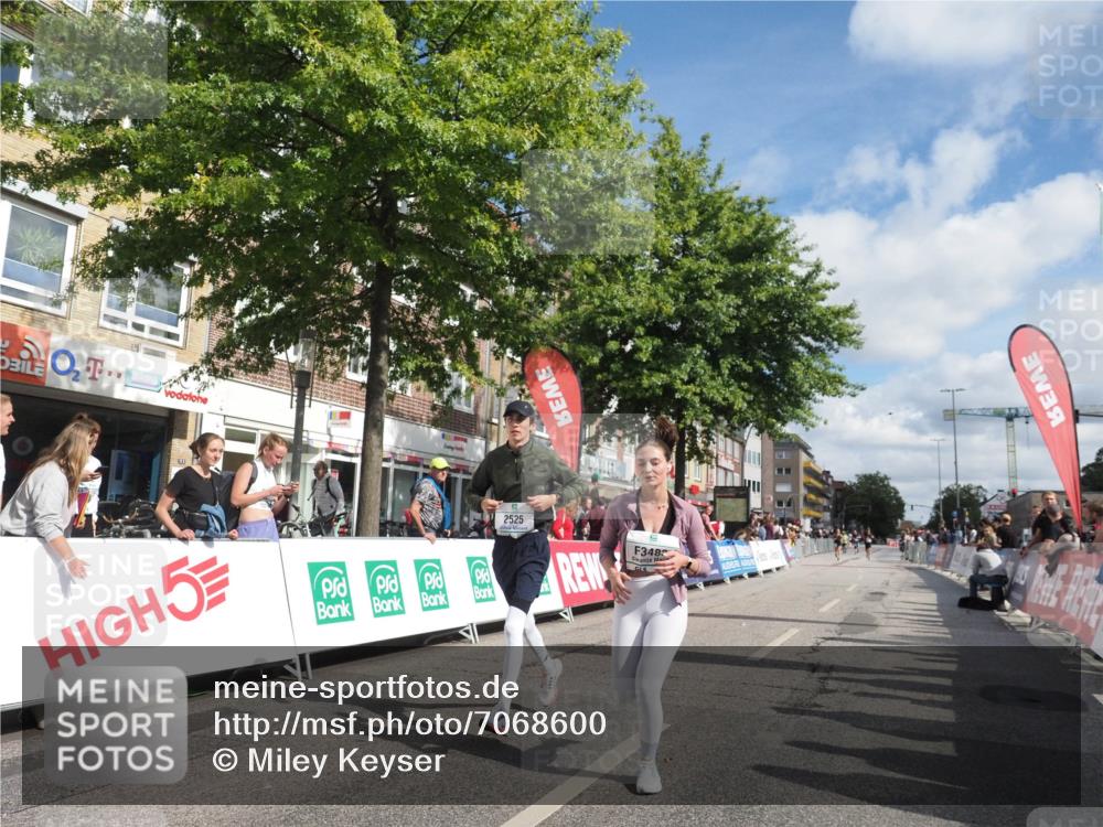 15.09.2024 - PSD Bank Halbmarathon Miley Keyser http://msf.ph/oto/7068600 15.09.2024 12:20:30 Ziel 1284, 2525, 2543, 3231, 3483 meine-sportfotos.de