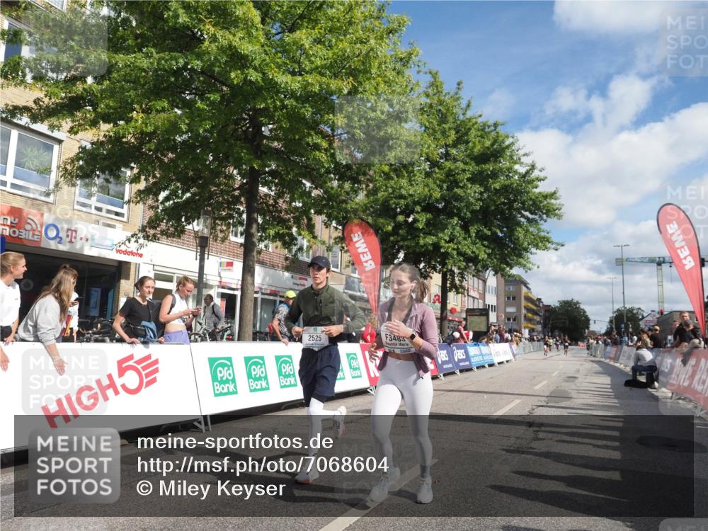 15.09.2024 - PSD Bank Halbmarathon Miley Keyser http://msf.ph/oto/7068604 15.09.2024 12:20:31 Ziel 1284, 2525, 2543, 3231, 3483 meine-sportfotos.de