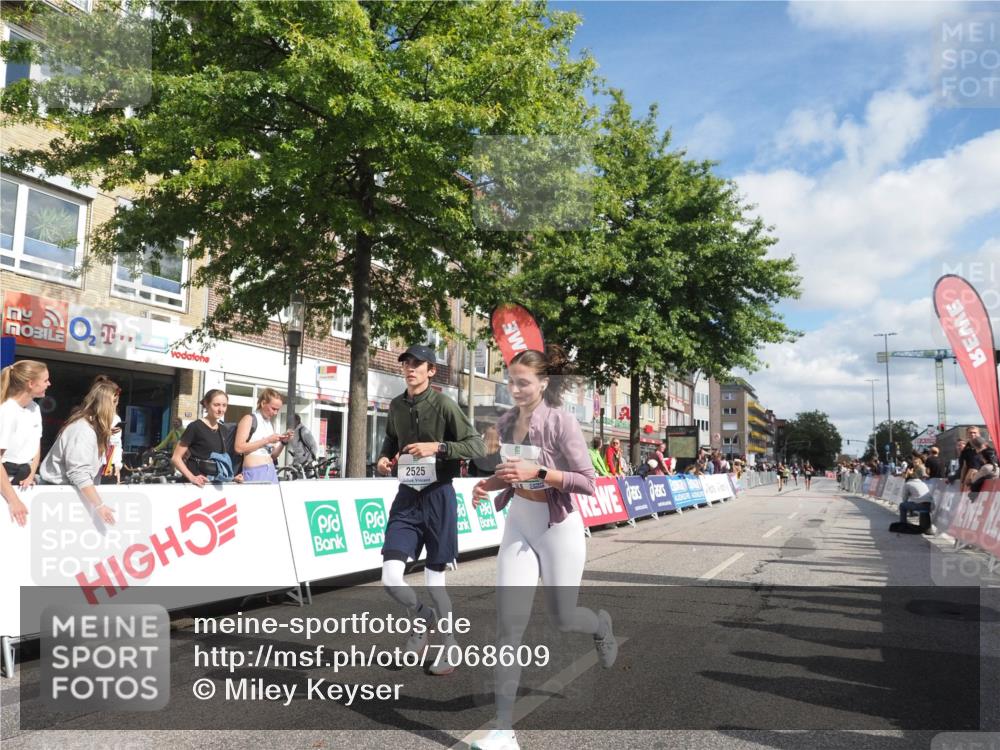 15.09.2024 - PSD Bank Halbmarathon Miley Keyser http://msf.ph/oto/7068609 15.09.2024 12:20:31 Ziel 1284, 2525, 2543, 3231, 3483 meine-sportfotos.de
