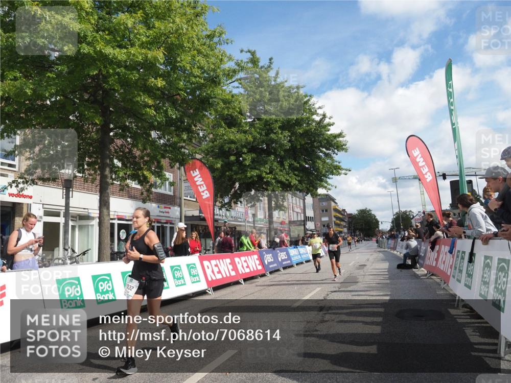 15.09.2024 - PSD Bank Halbmarathon Miley Keyser http://msf.ph/oto/7068614 15.09.2024 12:20:43 Ziel 2128, 2325, 2957, 3032 meine-sportfotos.de